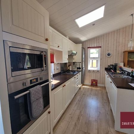 Milford On Sea - 4 Bedroom Lodge In Shorefield Country Park Exterior photo